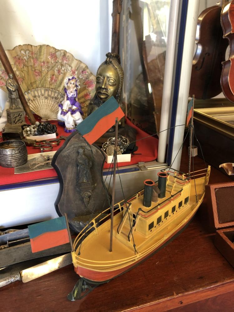 Antiquit__Brocante_Philippe_Fustemberg_Thouar__sur_Loire_maquette_petit_bateau_et_autres